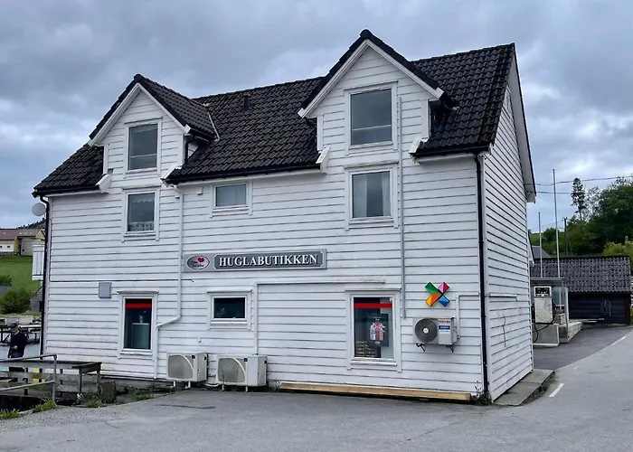 6 Person In Huglo-by Traum