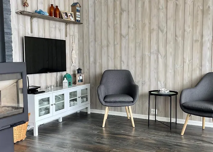 6 Person In Huglo-by Traum *